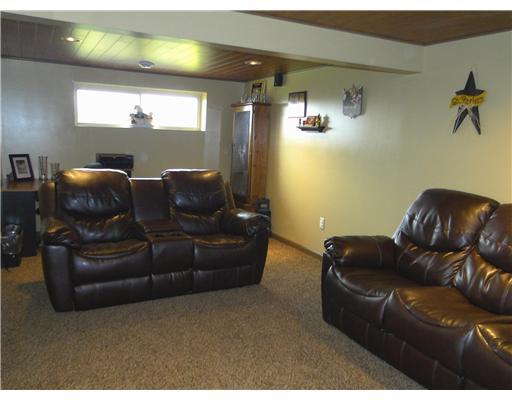 440 McElree Road Washington, PA 15301 - Photo 14 of 18 Family Room.