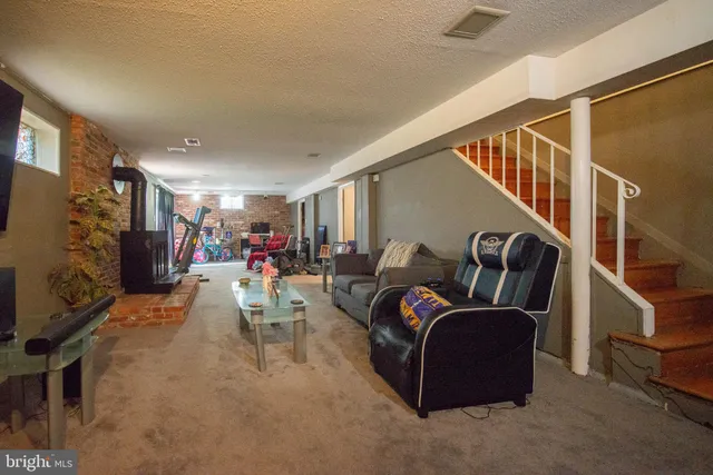 a view of a livingroom with furniture and a livingroom