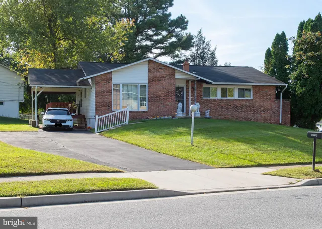 a house view with a outdoor space