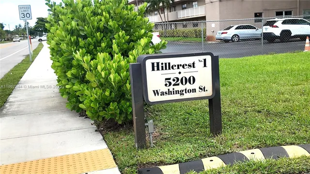 $1,899 | 5200 Washington Street, Unit 302, Hollywood, FL 33021