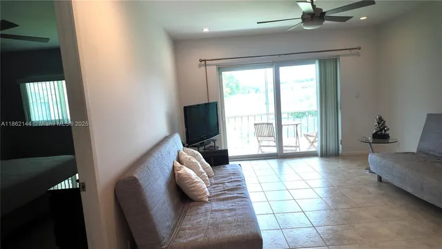 $1,899 | 5200 Washington Street, Unit 302, Hollywood, FL 33021