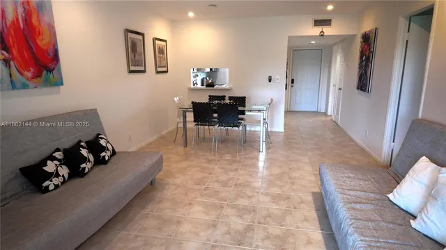 $1,899 | 5200 Washington Street, Unit 302, Hollywood, FL 33021