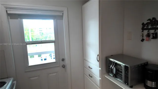 $1,899 | 5200 Washington Street, Unit 302, Hollywood, FL 33021