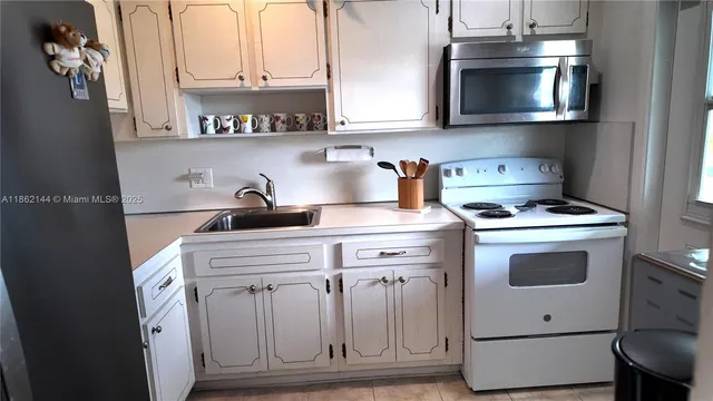 $1,899 | 5200 Washington Street, Unit 302, Hollywood, FL 33021