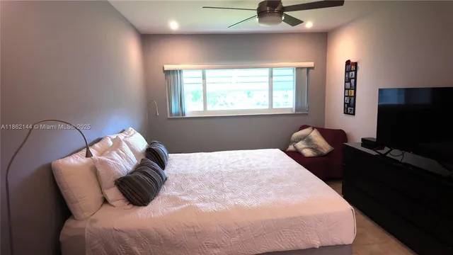 $1,899 | 5200 Washington Street, Unit 302, Hollywood, FL 33021