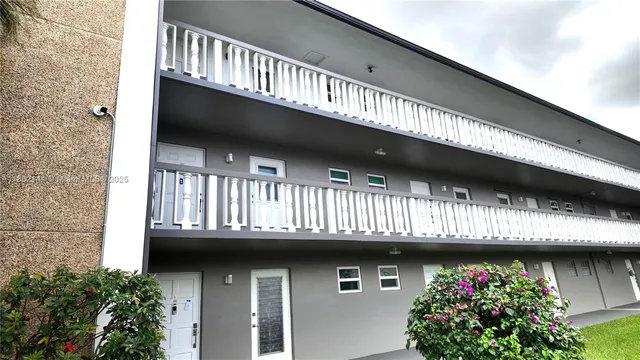 $1,899 | 5200 Washington Street, Unit 302, Hollywood, FL 33021