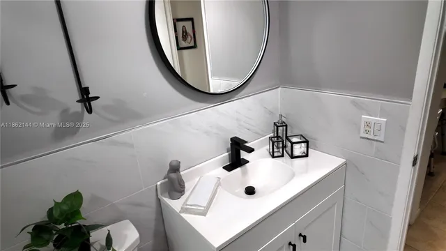 $1,899 | 5200 Washington Street, Unit 302, Hollywood, FL 33021