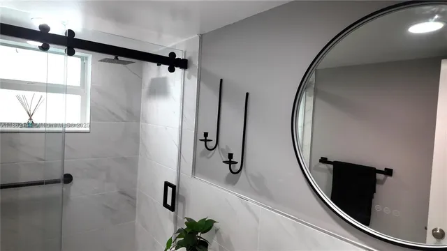 $1,899 | 5200 Washington Street, Unit 302, Hollywood, FL 33021