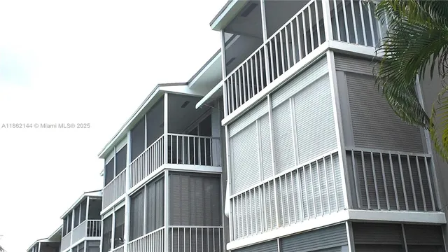 $1,899 | 5200 Washington Street, Unit 302, Hollywood, FL 33021