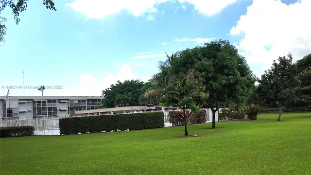 $1,899 | 5200 Washington Street, Unit 302, Hollywood, FL 33021