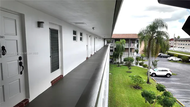 $1,899 | 5200 Washington Street, Unit 302, Hollywood, FL 33021