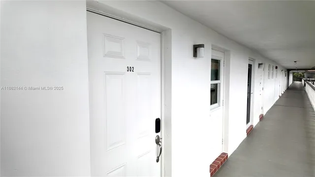 $1,899 | 5200 Washington Street, Unit 302, Hollywood, FL 33021