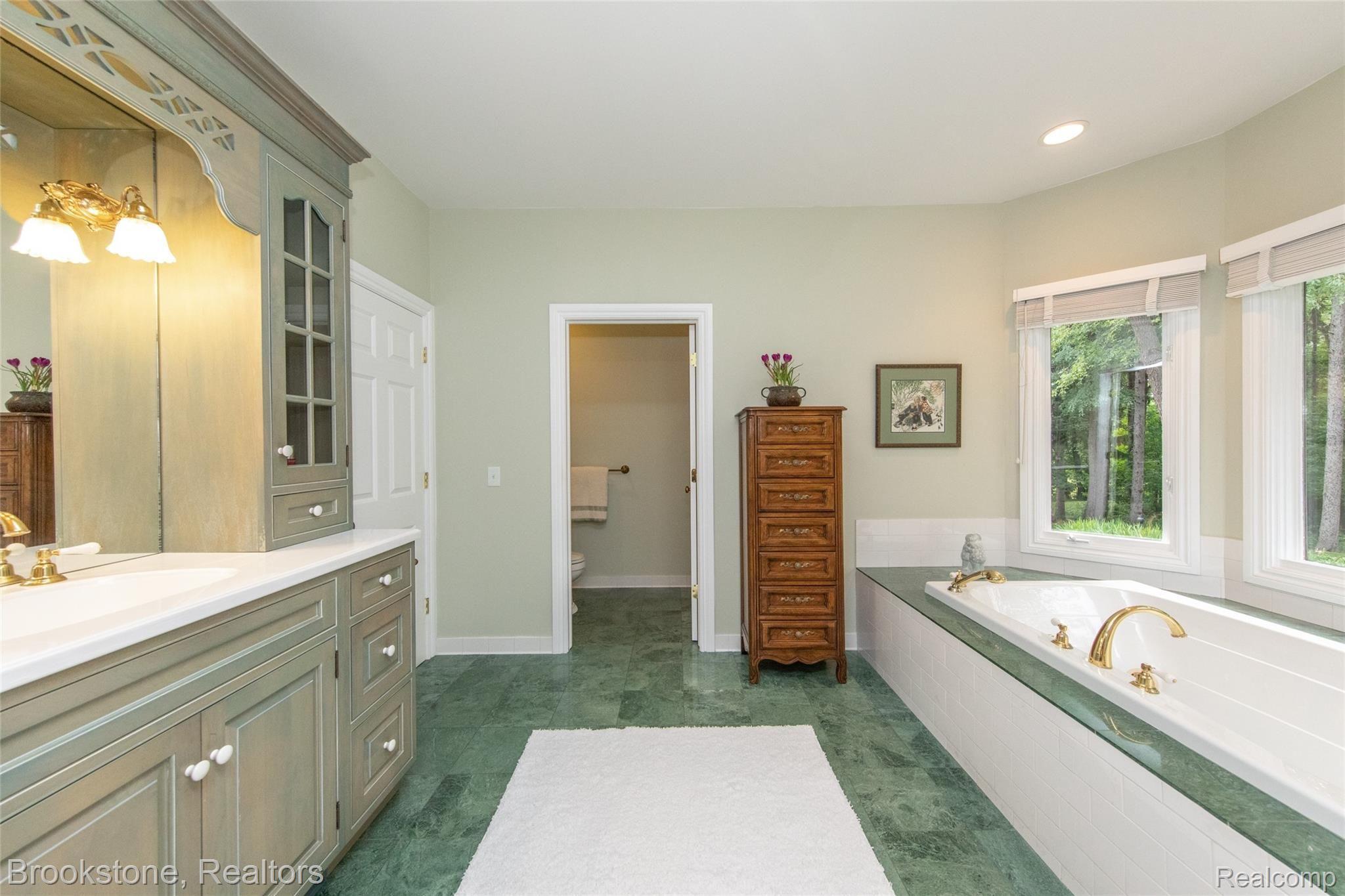 7608 Devins Ridge Clarkston, MI 48348 - Photo 29 of 42 Spacious En Suite