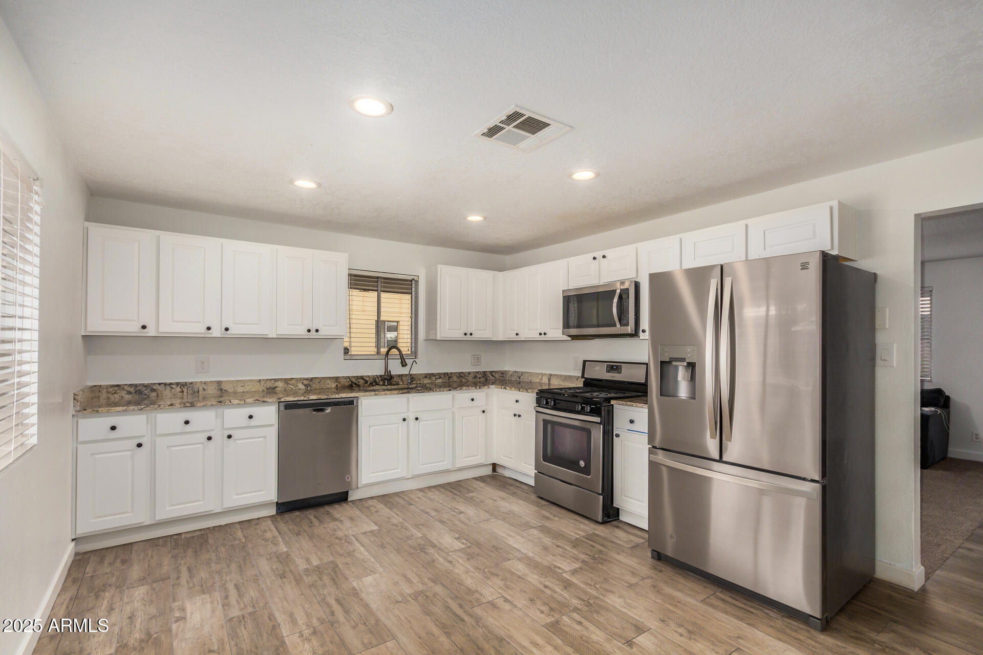 299 North Comanche Drive Chandler, AZ 85224 - Photo 5 of 22 10 - Comanche