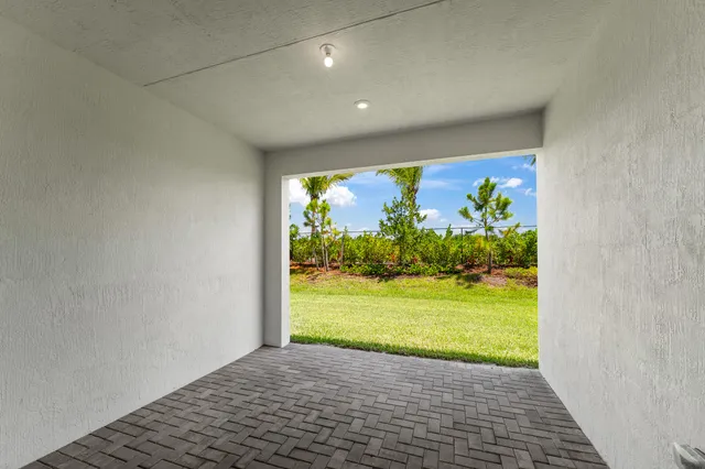 a view of a big room with a big yard