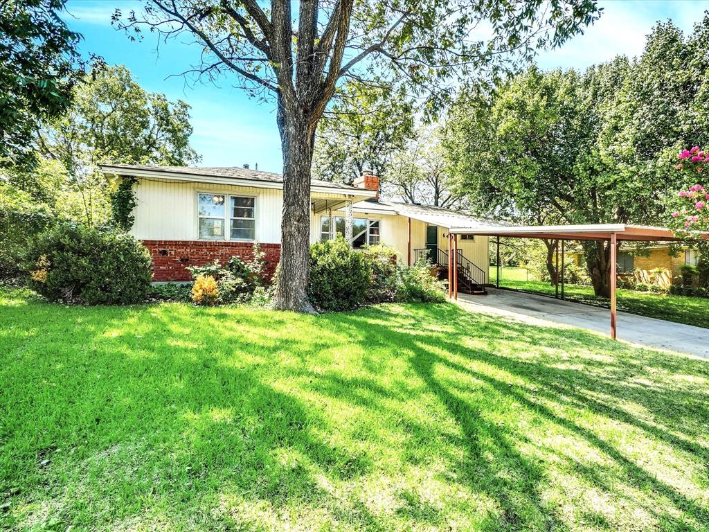 a view of house with backyard