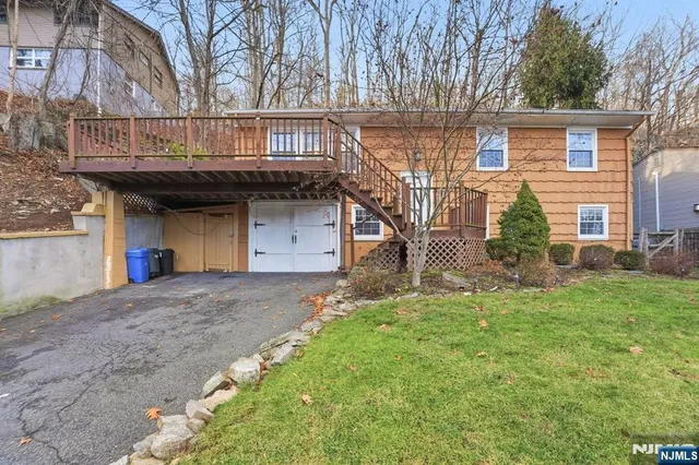 $599,000 | 79 Truman Boulevard, Oakland, NJ 07436