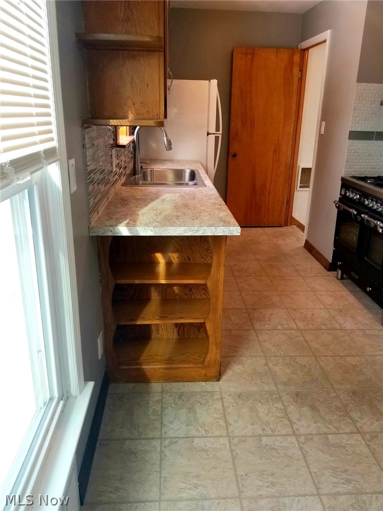 1656 Edgefield Road Lyndhurst, OH 44124 - Photo 9 of 35 Gallery Image 9