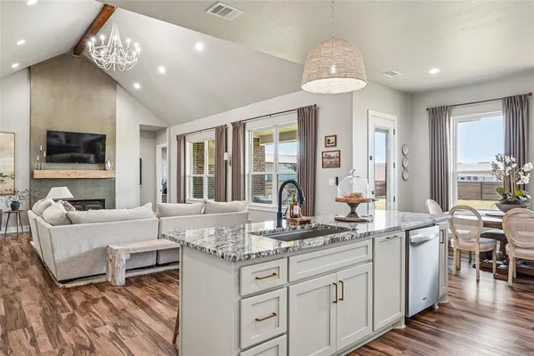 $615,000 | 210 Lakecrest Drive, Muenster, TX 76252