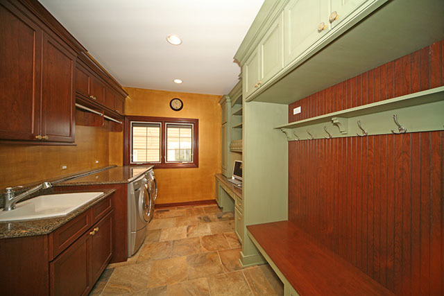 26W400 Churchill Road Winfield, IL 60190 - Photo 16 of 24 a bathroom with a sink a mirror and a bathtub