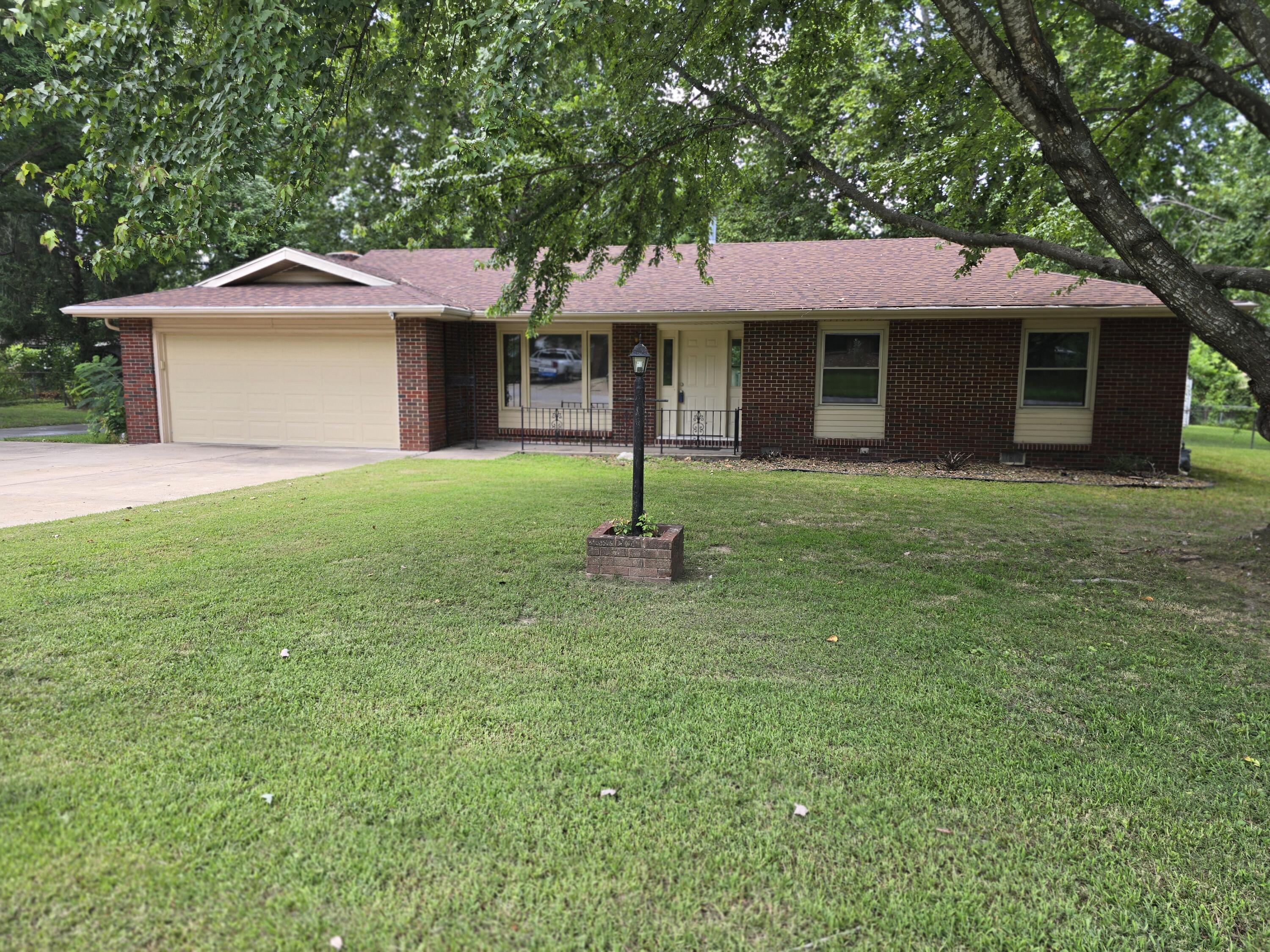 4321 South Ridgecrest Drive Springfield, MO 65810 - Photo 2 of 71 20260720_121157