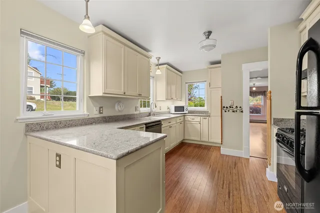 $799,000 | 401 Northeast 9th Street, Coupeville, WA 98239