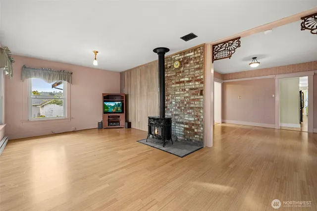 $799,000 | 401 Northeast 9th Street, Coupeville, WA 98239