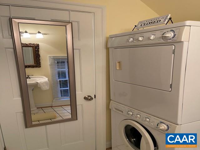 1920 Owensville Road, Unit B STUDIO Charlottesville, VA 22901 - Photo 7 of 26 a utility room with dryer and washer