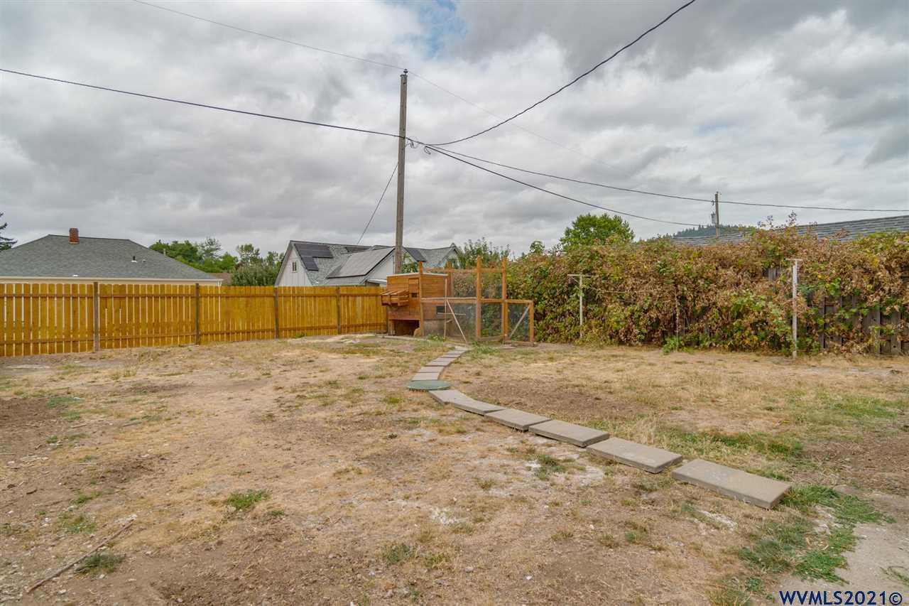 351 Gilbert Street Lebanon, OR 97355 - Photo 18 of 23 Gallery Image 18
