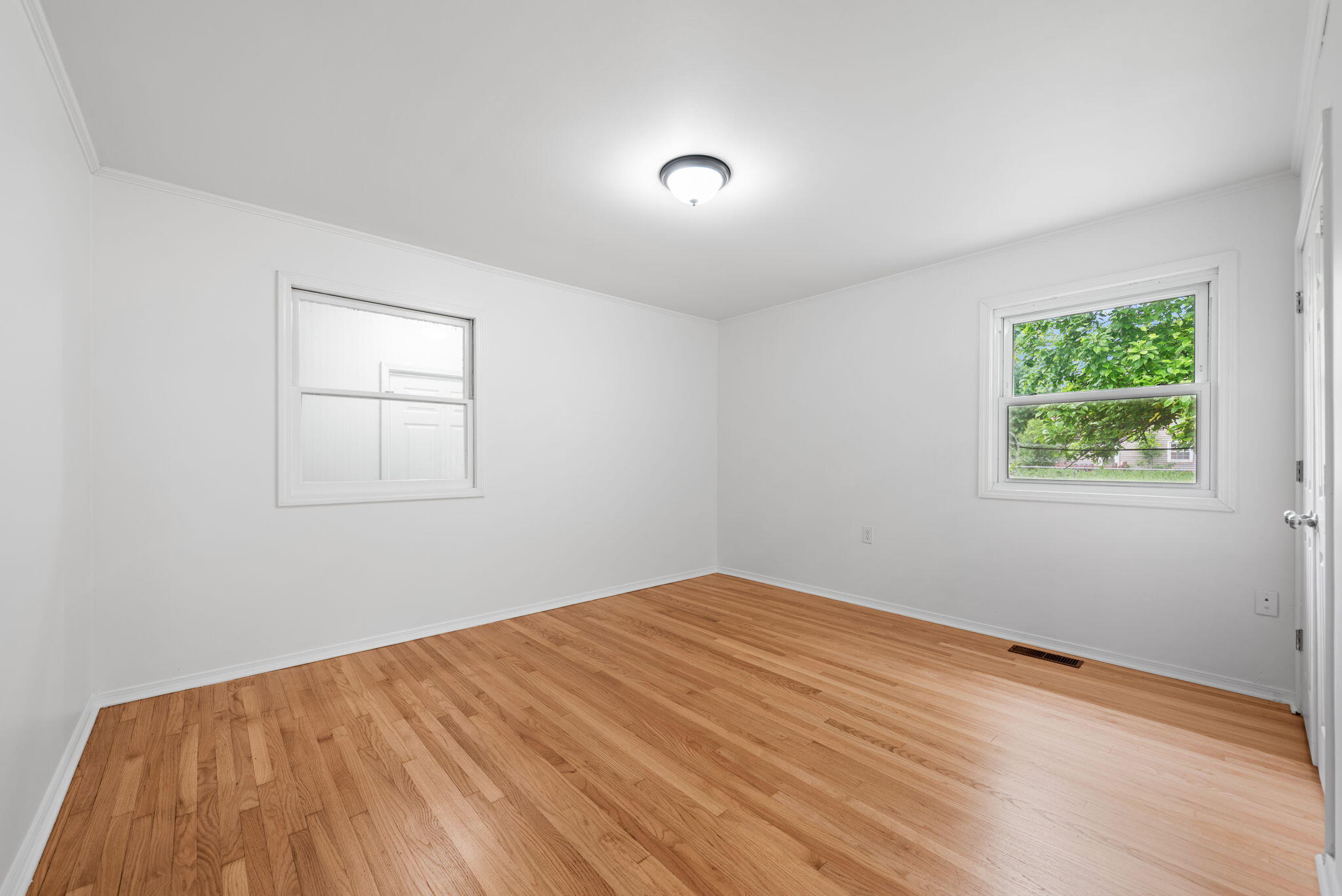 766 Fremont Road Valparaiso, IN 46385 - Photo 16 of 20 2048x1367