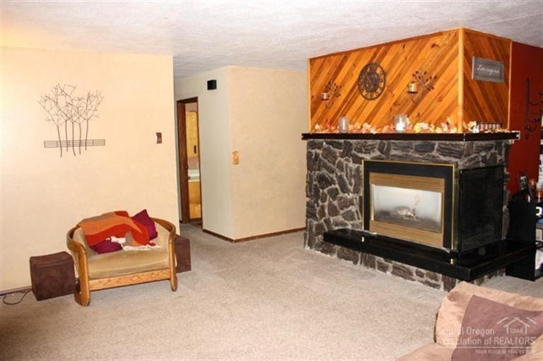 20284 Murphy Road Bend, OR 97702 - Photo 9 of 22 Another view of the living room, highlig