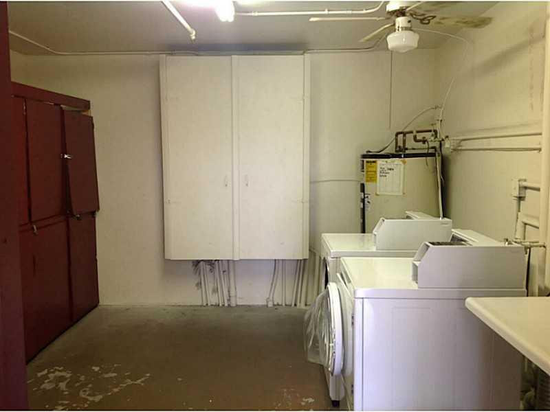 514 Fanshaw M, Unit 514 Boca Raton, FL 33434 - Photo 18 of 35 Laundry Room