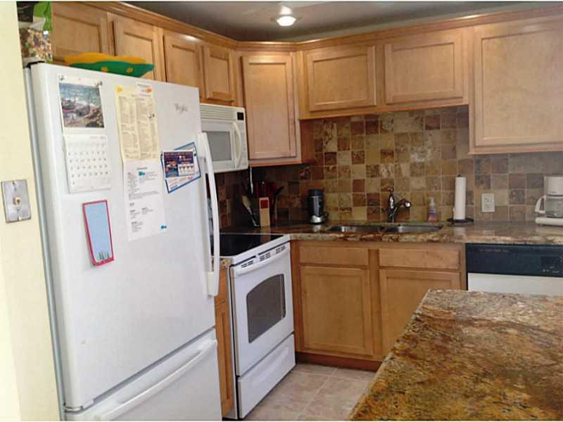 514 Fanshaw M, Unit 514 Boca Raton, FL 33434 - Photo 22 of 35 Kitchen