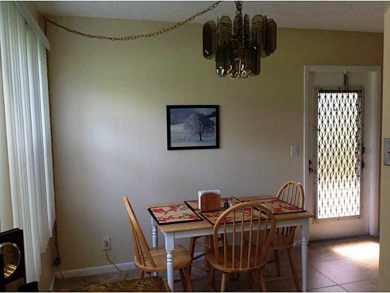 514 Fanshaw M, Unit 514 Boca Raton, FL 33434 - Photo 7 of 35 Dining Room