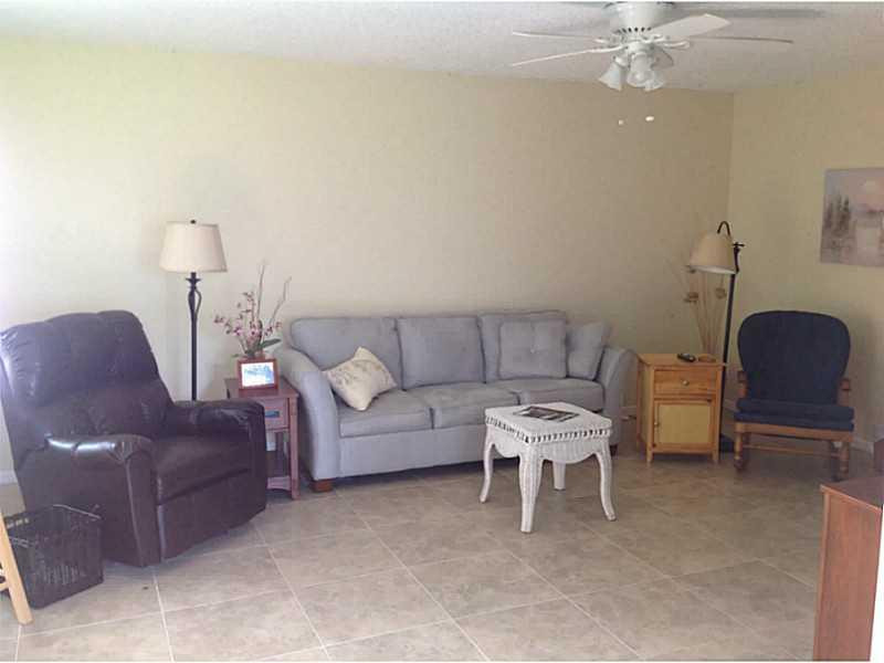 514 Fanshaw M, Unit 514 Boca Raton, FL 33434 - Photo 9 of 35 Living Room