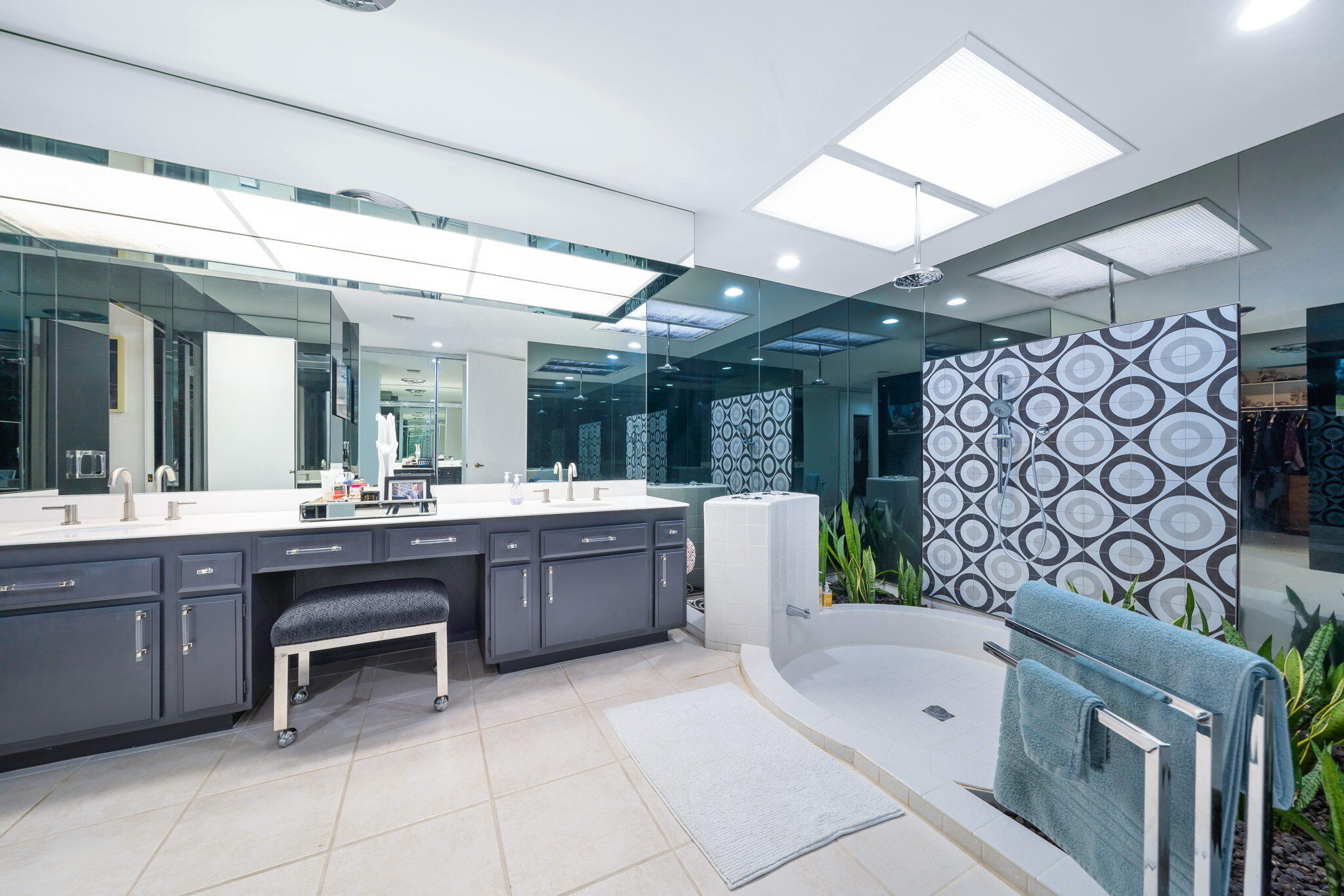 18 Lehigh Court Rancho Mirage, CA 92270 - Photo 27 of 53 a bathroom with a tub sink and mirror