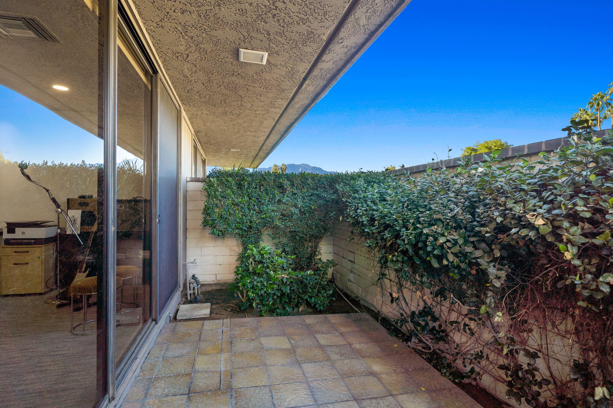 18 Lehigh Court Rancho Mirage, CA 92270 - Photo 52 of 53 a view of a pathway along a building