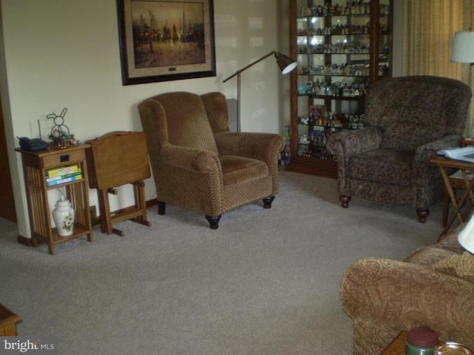 637 Medway Road Hagerstown, MD 21740 - Photo 2 of 8 Living Room