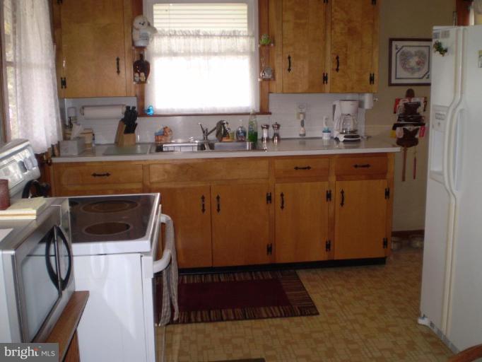 637 Medway Road Hagerstown, MD 21740 - Photo 6 of 8 Kitchen