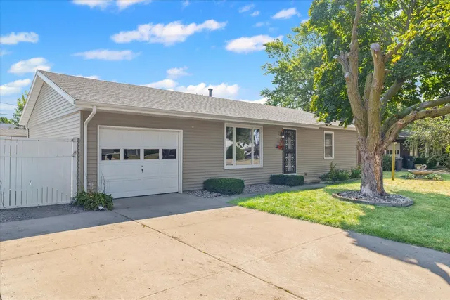 $189,900 | 1412 Greenridge Drive, Urbana, IL 61802
