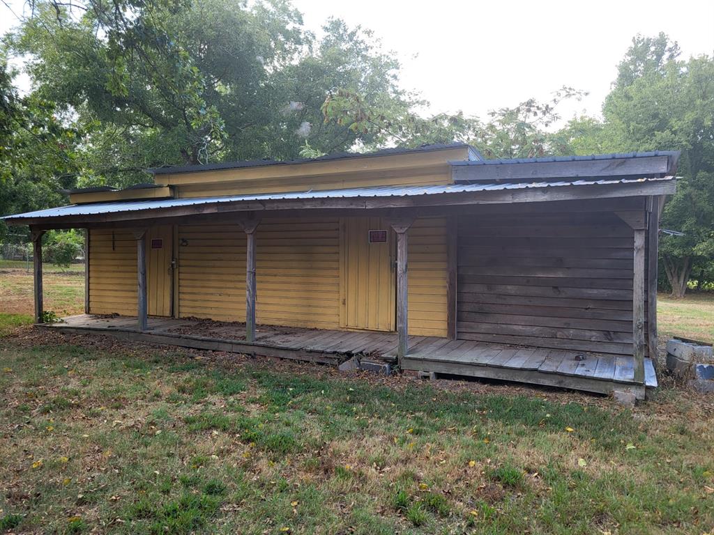 375 North Austin Street Avery, TX 75554 - Photo 11 of 11 a backyard of a house