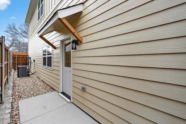 $2,395 | 502 East Kimball Street, Unit 1, Mansfield, TX 76063