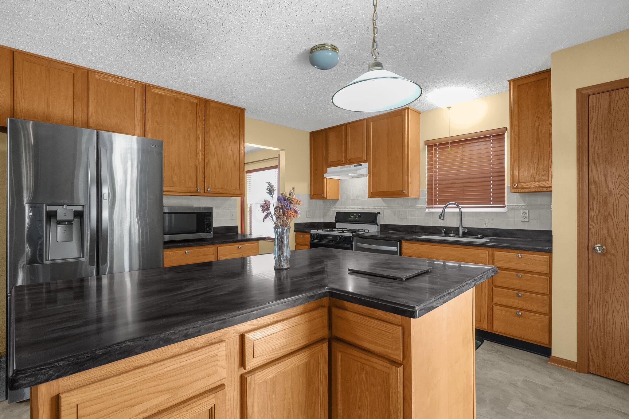 2101 Waymont Road Columbus, OH 43229 - Photo 15 of 38 15-web-or-mls-2101-waymont-rd