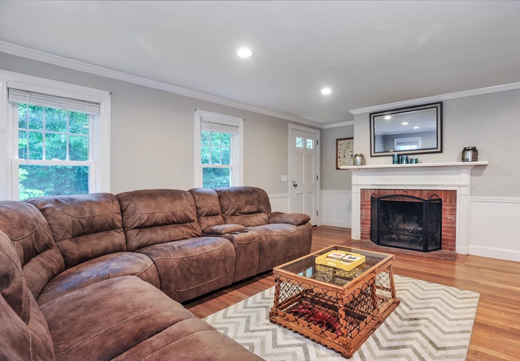 28 Wadsworth Road Duxbury, MA 02332 - Photo 11 of 24 Gallery Image 11