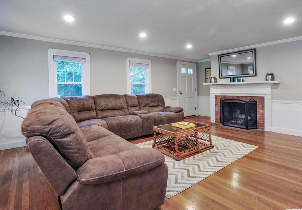 28 Wadsworth Road Duxbury, MA 02332 - Photo 9 of 24 Gallery Image 9