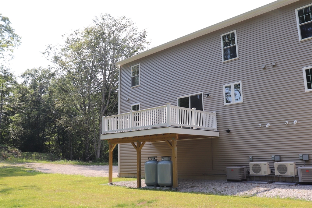 35 Glendale Road, Unit 1 Tiverton, RI 02878 - Photo 3 of 23
