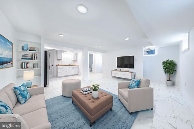 $940,000 | 2822 Lorcom Lane, Arlington, VA 22201