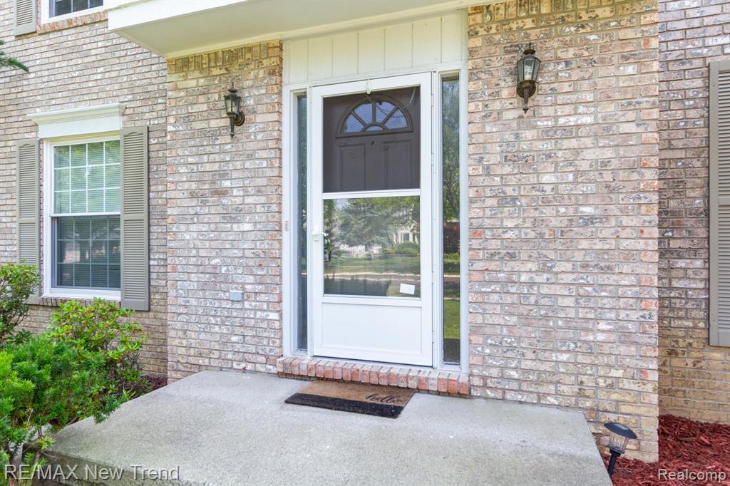 25935 Junction Novi, MI 48375 - Photo 4 of 43