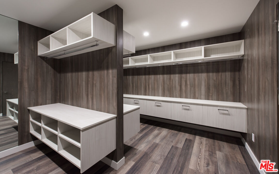 2213 Roscomare Road Los Angeles, CA 90077 - Photo 32 of 39 a view of utility room