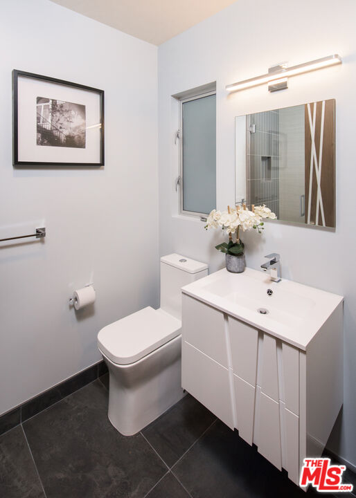 2213 Roscomare Road Los Angeles, CA 90077 - Photo 37 of 39 a bathroom with a toilet sink and mirror